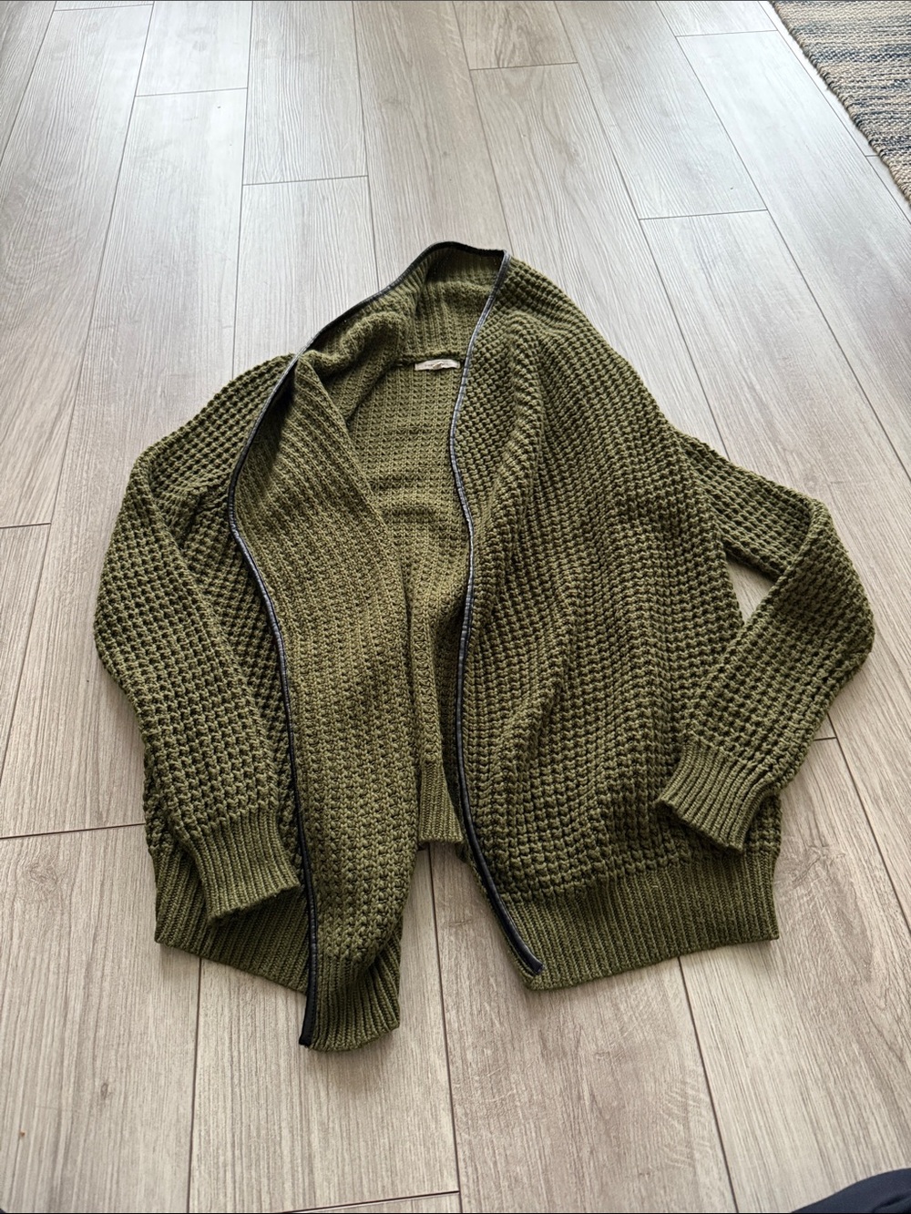 41 Hawthorn Women’s olive green waffle knit cardigan leather piping detail Large